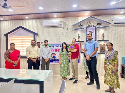 बेसहारा शिशु को मिला नया परिवार, दुबई के सतवानी दंपत्ति ने अपनाया नन्हा जीवन