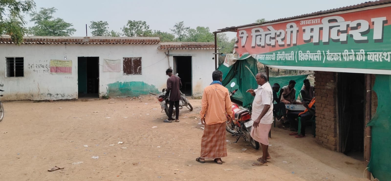 झिकीपाली शास. शराब दुकान हटाने  महिलाएं लामबंद