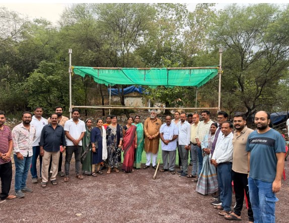 वार्ड क्रमांक 19 में आंगनबाड़ी भवन एवं आरसीसी नाली निर्माण कार्य का भूमि पूजन 