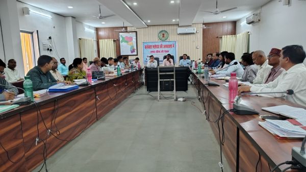 सीसाप्ताहिक समय मा की बैठक हुई संपन्न मुख्यमंत्री और मंत्रियों के दौरे से पहले सभी लंबित कार्य पूर्ण  के दिए निर्देश.....कलेक्टर