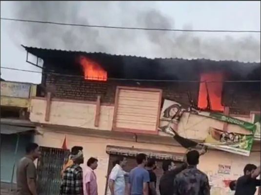 पेंड्रा में जनरल स्टोर में लगी भीषण आग