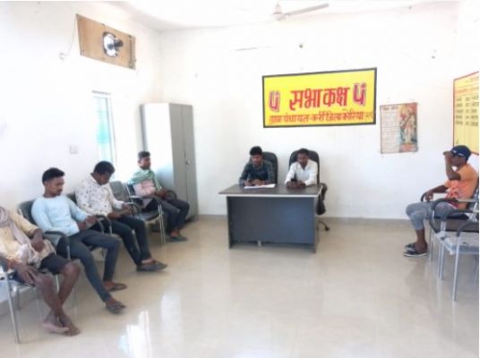 श्रमिकों के सशक्तिकरण को लेकर ग्राम पंचायत कर्री में श्रमिक पंजीयन शिविर का आयोजन हुआ संपन्न