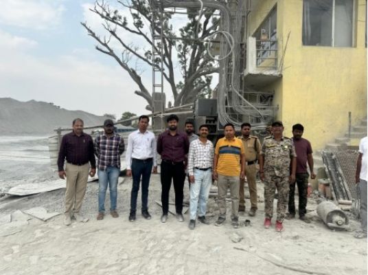 क्रशर संचालन में अनियमितता  पर प्रशासन सख्त    ग्राम भेस्की में संचालित क्रशर को किया गया सील 