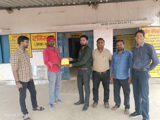 सुशासन तिहार के तहत 190 ग्रामीणों को मनरेगा जॉब कार्ड वितरित