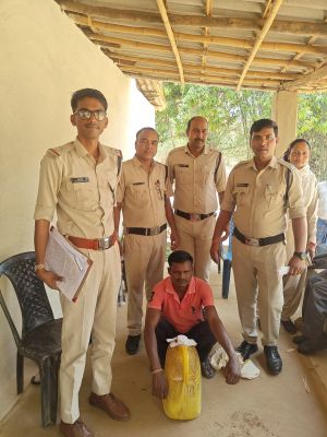 13 लीटर महुआ मदिरा बरामद 