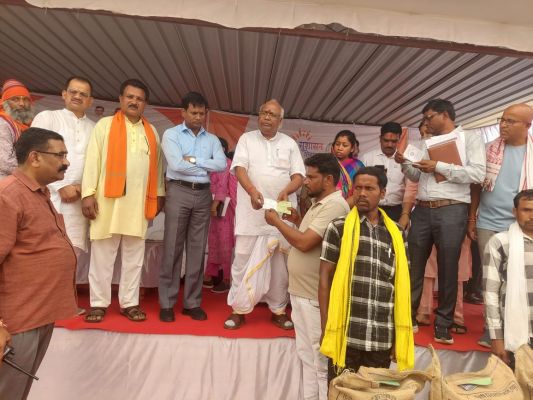 ग्राम पंचायत करवां में सुशासन तिहार 2025 के तहत समाधान शिविर का किया गया आयोजन  4580 आवेदनों का हुआ निराकरण