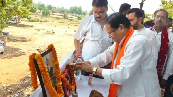 समाधान शिविर का आयोजन, जनप्रतिनिधियों की उपस्थिति में वितरित हुए राशन कार्ड, जल संरक्षण की दिलाई गई शपथ