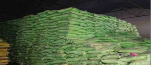 जिले में पर्याप्त मात्रा में खाद-बीज का भण्डारण  पंजीकृत खाद-बीज दुकानों से ही खरीदी करें किसान  अब तक 7473.2 टन खाद एवं 177.60 क्विंटल बीज का वितरण