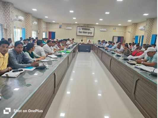 पीएम आवास योजना (ग्रामीण) की हुई समीक्षा  -स्वीकृत समस्त आवासों को अविलंब पूरा करने के कलेक्टर ने दिये निर्देश __________