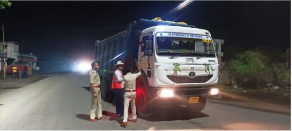 ड्रिंक एंड ड्राइव के खिलाफ पुलिस का सख्त अभियान, 120 से अधिक वाहन जब्त