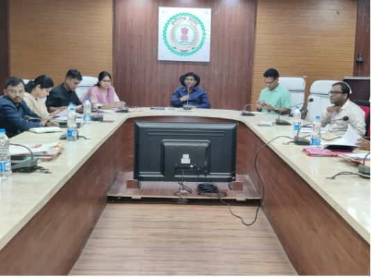 &rsquo;धरती आबा जनजातीय ग्राम उत्कर्ष अभियान&rsquo;&rsquo; व &nbsp; अंतरराष्ट्रीय योग दिवस की तैयारियों को लेकर कलेक्टर ने अधिकारियों को दिये आवश्यक दिशा निर्देश  -समय सीमा की बैठक सम्पन्न