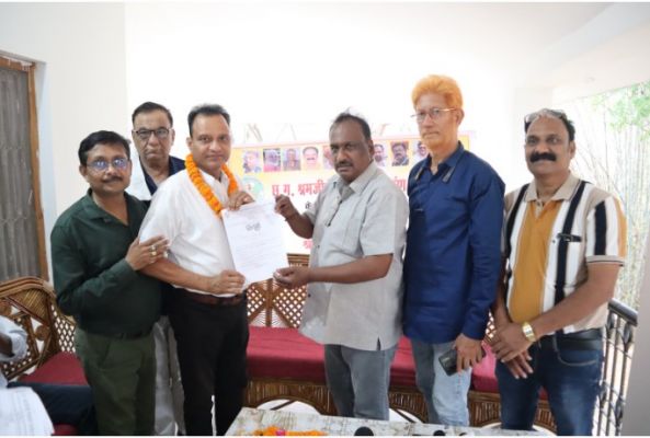 छत्तीसगढ़ श्रमजीवी पत्रकार कल्याण संघ की जिला एमसीबी बैठक में बड़ा फैसला: कोरिया और सूरजपुर की कार्यकारिणी भंग, जल्द होंगे नए चुनाव