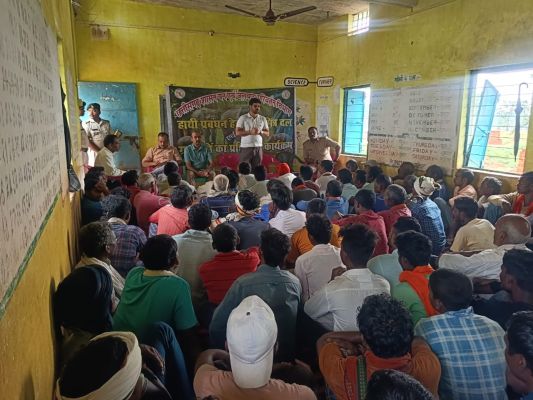 हाथी-मानव संघर्ष रोकने वन विभाग की पहल  रामानुजगंज वन परिक्षेत्र में हाथियों से सुरक्षा के लिए ग्रामीणों को मिला प्रशिक्षण