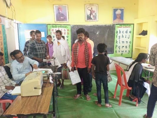 धरती आबा अभियानः जिले में 44 स्थानों पर शिविरों का आयोजन, आधार कार्ड अद्यतन और निर्माण में बड़ी उपलब्धि  -पंडों जनजातीय के बने 48 आधार कार्ड __________