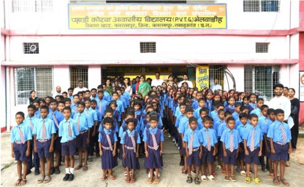 पहाड़ी कोरवा आवासीय विद्यालय पहुँची प्रभारी सचिव श्रीमती कंगाले