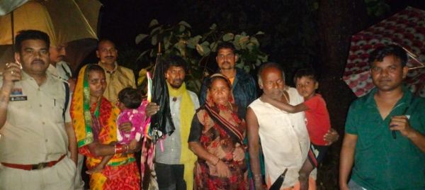 जलस्तर बढ़ाव में फंसे सत्रह ग्रामीणों का किया गया सफल रेस्क्यू