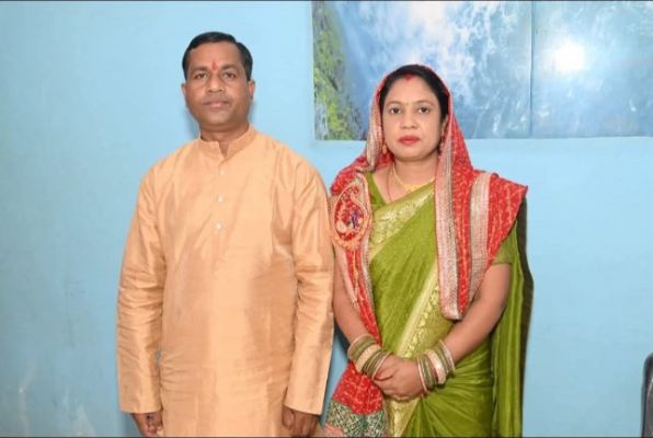 प्रेरणादायक उद्धरण , पुछेली चांपा में रहने वाले लोकेश यादव और श्रीमति लीना यादव की कहानी   कैसे एक दंपति अपने जीवन में बदलाव लाकर समाज के लिए कुछ कर सकता हैंं । 