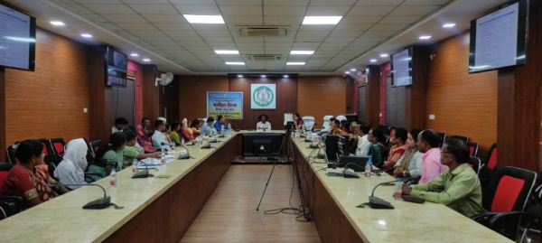 कलेक्टर ने कस्तूरबा गांधी आवासीय विद्यालय,100 सीटर छात्रावास के पालक व अधीक्षिकाओं की ली समीक्षा बैठक  -विद्यार्थियों के सर्वांगीण विकास की दिशा में करें कार्य