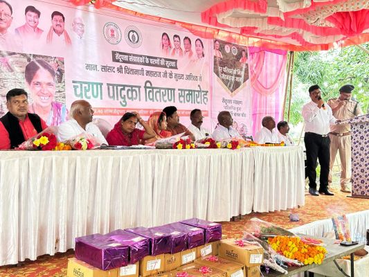 जिले में चरण पादुका वितरण कार्यक्रम का हुआ शुभारंभ