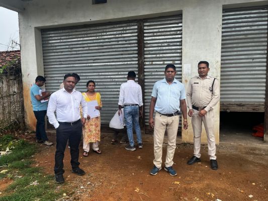 रामानुजनगर में रासायनिक खाद की अनियमितता पर प्रशासन की सख्ती, कृषि सेवा केंद्र का गोदाम सील _________