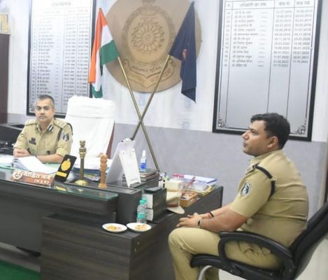 आईजी अभिषेक शांडिल्य ने किया एसपी कार्यालय एवं थाना लालबाग का वार्षिक निरीक्षण