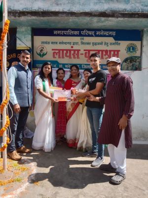 लायंस वृद्धाश्रम  में कृष्णकांत ने किया ध्वजारोहण  * ऑपरेशन सिंदूर एवं विजय कारगिल दिवस निबंध प्रतियोगिता के विजेता किए गए सम्मानित। 