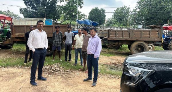 अवैध रेत उत्खनन व परिवहन करते पाये जाने पर 04 ट्रैक्टर जब्त