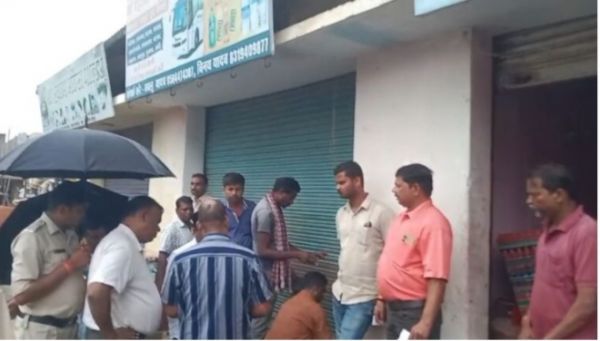 राजपुर में नगरीय निकाय प्रशासन की कड़ी कार्रवाई 21 दुकानें सील