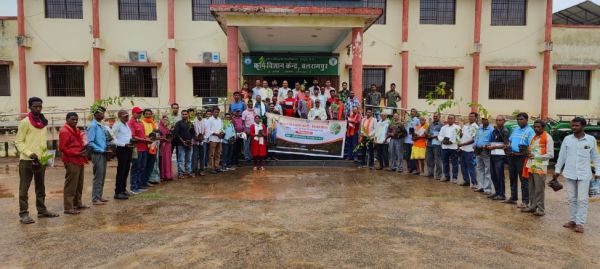 हलधर बलराम जयंती पर किसान दिवस का आयोजन  किसानों को दी गई उन्नत तकनीकी व योजनाओं की जानकारी