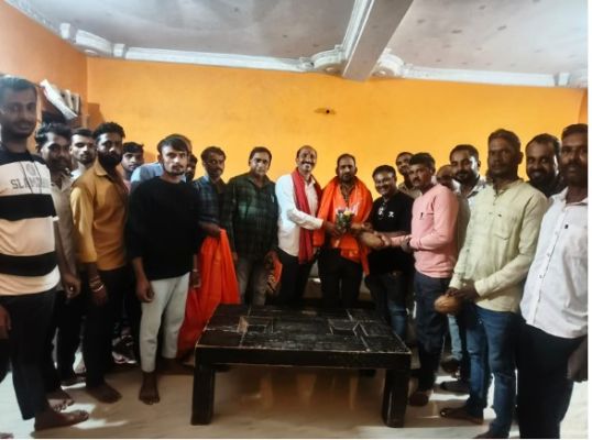 सक्रिय कार्यकर्ता को भाजपा ने बनाया जिला उपाध्यक्ष, कार्यकर्ताओ ने भेंट कर बधाई दिया।