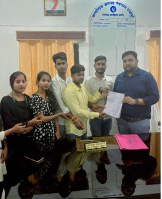 अखिल भारतीय विद्यार्थी परिषद ने सड़क निर्माण की मांग को लेकर जनपद उपाध्यक्ष को सौंपा ज्ञापन