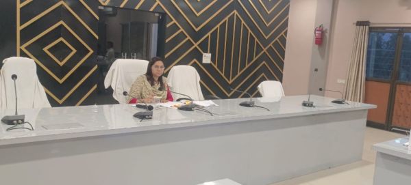 जिला पंचायत सीईओ ने पंचायत भवनों में नियमित कार्य संचालन सुनिश्चित करने दिए निर्देश