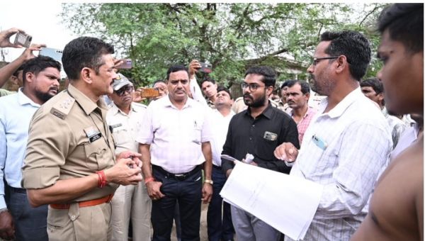 कुत्ता एक्सीडेंट मामले को लेकर चिल्फी में राष्ट्रीय राजमार्ग जाम, भीम आर्मी कार्यकर्ताओं पर दर्ज हुआ मामला