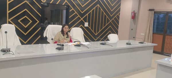 जिला पंचायत सीईओ ने पंचायत भवनों में नियमित कार्य संचालन सुनिश्चित करने दिए निर्देश