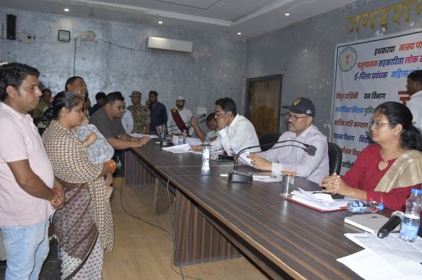 जनदर्शन: ग्रामीणों ने पेयजल, शौचालय, विद्युत व्यवस्था दुरूस्त कराने की मांग