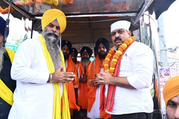 गुरु तेग़ बहादुर जी की 350वीं शहादत शताब्दी यात्रा में दिव्य अस्त्रों की भव्य आरती, उप मुख्यमंत्री विजय शर्मा ने किया स्वागत