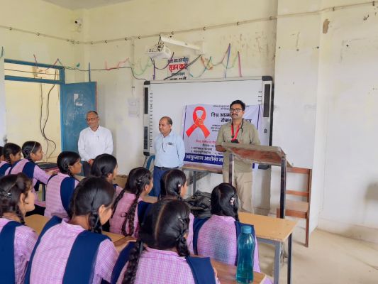 विश्व आत्महत्या रोकथाम दिवस के अवसर पर जागरूकता शिविर का आयोजन हायर सेकंडरी स्कूल पदमपुर में सपन्न