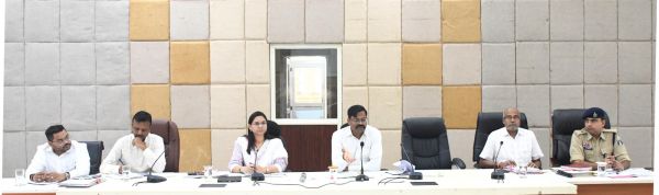 समय-सीमा के भीतर राजस्व प्रकरणों का निराकरण करने दिए निर्देश  पीएम जनमन एवं आवास योजना के निर्धारित लक्ष्य को समय-सीमा में करें पूर्ण:- कलेक्टर