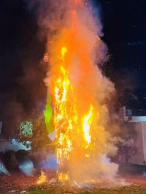 भारी बारिश के बीच भी गूँजा जय श्रीराम &ndash; श्री राम दशहरा उत्सव समिति ने किया भव्य रावण दहन, 9 साल पूरे