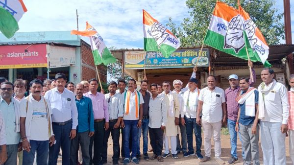 बिजली बिल वृद्धि एवं हाफ बिल योजना समाप्ति के विरोध में कांग्रेस का धरना प्रदर्शन, कर बिजली विभाग कार्यालय   में किया तालाबंदी