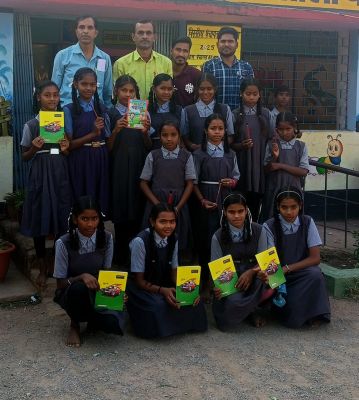 शासकीय पूर्व माध्यमिक शाला बेलखुरी में बाल दिवस पर हुई रंगोली प्रतियोगिता,विजेता हुए सम्मानित ।