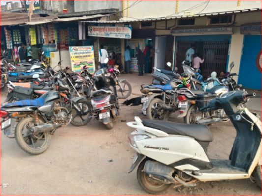 जरहागांव बस स्टैंड में छत्तीसगढ़ राज्य ग्रामीण बैंक में पार्किंग व्यवस्था ठप, बैंक उपभोक्ता परेशान