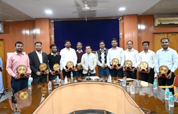 कलेक्टर श्री जन्मेजय महोबे ने छत्तीसगढ़ राज्य सेवा परीक्षा 2024 में जिले के सफल अभ्यर्थियों को किया सम्मानित