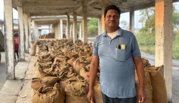 शासन की संवेदनशील धान खरीदी नीति से किसानों को मिल रही राहत - किसान श्री संतोष कुमार घर बैठे टोकन, पारदर्शी तौल, धान खरीदी व्यवस्था से श्री संतोष कुमार का बढ़ा आत्मविश्वास