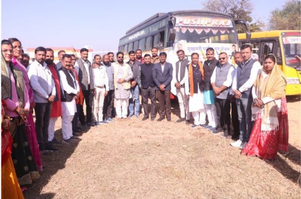 मुख्यमंत्री ग्रामीण बस योजना के द्वितीय चरण में सूरजपुर जिले के 4 नए मार्गों पर बस सेवा शुरू  मुख्यमंत्री श्री साय के वर्चुअल उपस्थिति में कार्यक्रम का किया गया आयोजन