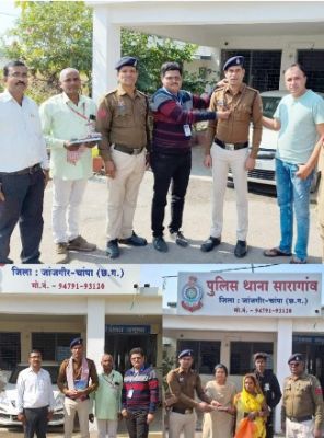 राष्ट्रीय मानवाधिकार एवं अपराध नियंत्रण ब्यूरो  छत्तीसगढ़ टीम के द्वारा आरक्षक चंद्रहास लहरे को ईमानदारी व कर्तव्यनिष्ठा की मिसाल  के तहत  सम्मानित किया गया