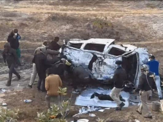 कोरबा में खाई में गिरी कार, 2 लोग जिंदा जले