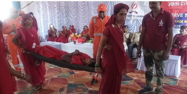 सिविल डिफेंस के लिए प्रशिक्षित हुईं महिला कमाण्डो &zwnj;