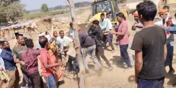 अतिक्रमण हटाने के दरम्यान बथानपारा में बवाल