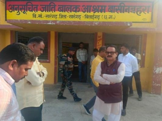 जिला पंचायत अध्यक्ष संजय भूषण पाण्डेय पहुँचे औचक निरीक्षण पर बालक छात्रावास  